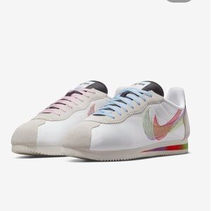 New in Box Nike Cortez Be True White Sneakers with Rainbow Swoosh Size 11 UK 43